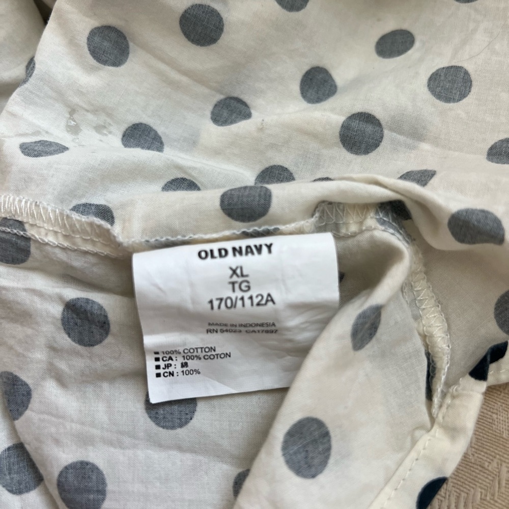 Old Navy button down shirt with collar. 100%cotton XL - Picture 7 of 8